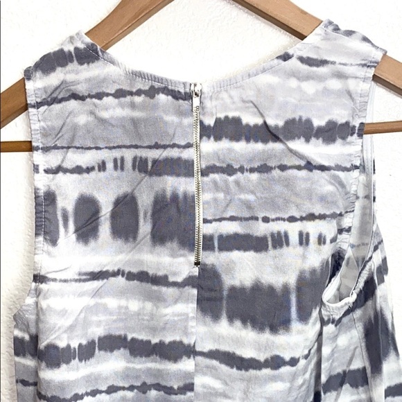 Everly by Francescas Gray And White Zip Up Tank - Picture 6 of 8